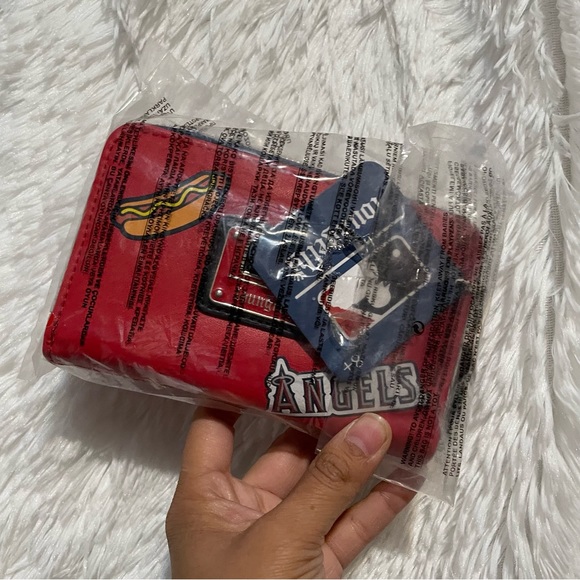 Loungefly Exclusive - MLB Los Angeles Angels Baseball Patch Wallet NWT - Picture 9 of 9